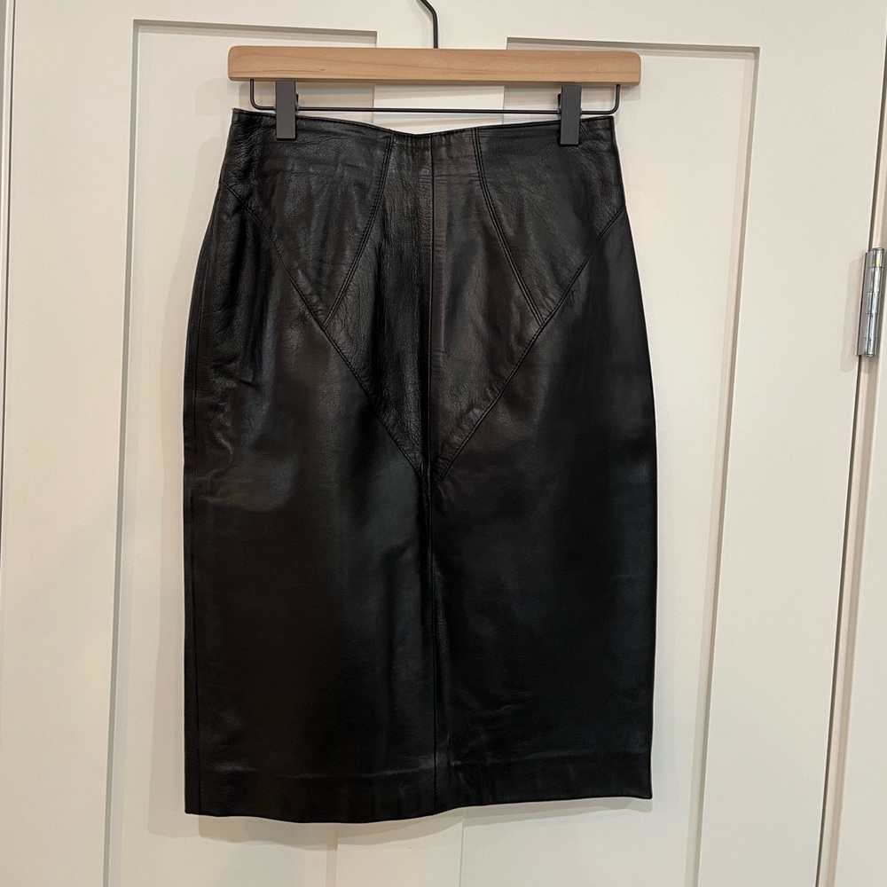 Vintage Lora Leather Pencil Skirt Black Zipper Sexy Lined Knee Length 26 27 2 4